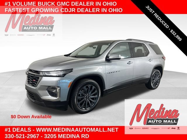 2023 Chevrolet Traverse RS in Sterling Gray Metallic — front three-quarter view