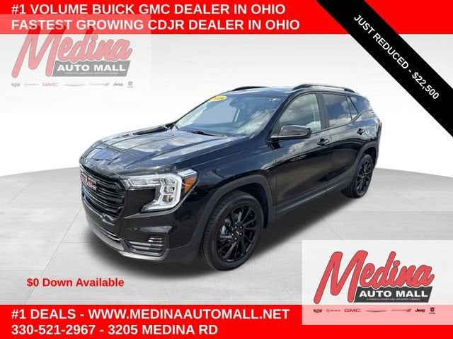 2024 GMC Terrain SLE in Ebony Twilight Metallic — front three-quarter view